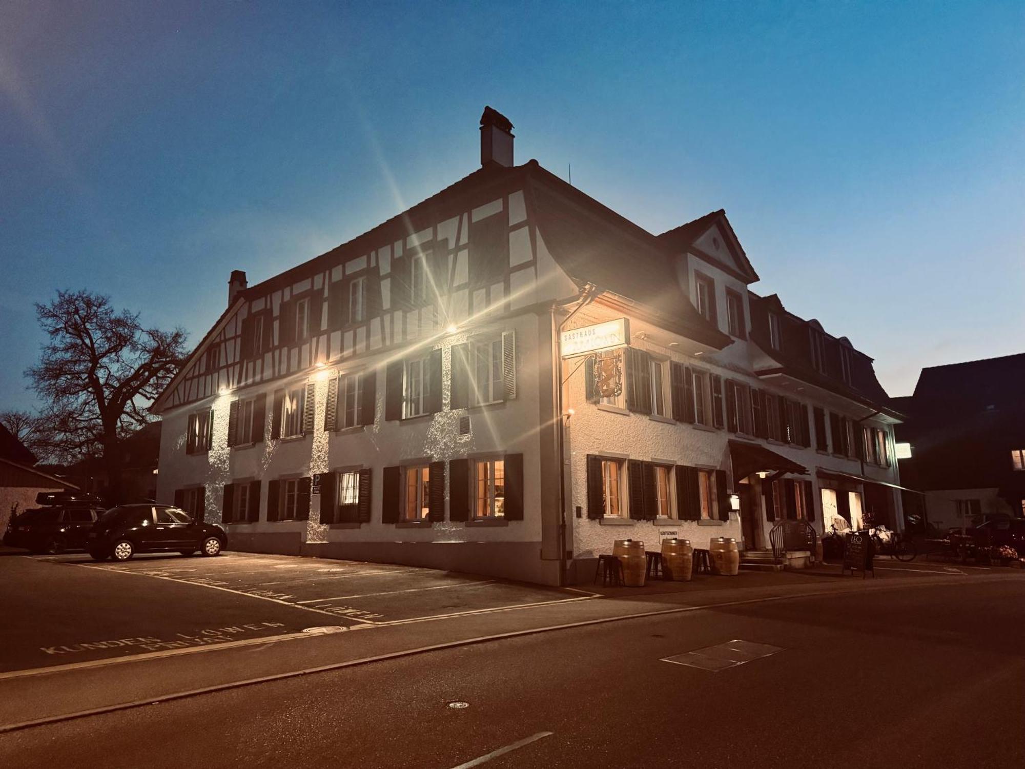 Gasthaus Zum Loewen Neftenbach Екстериор снимка